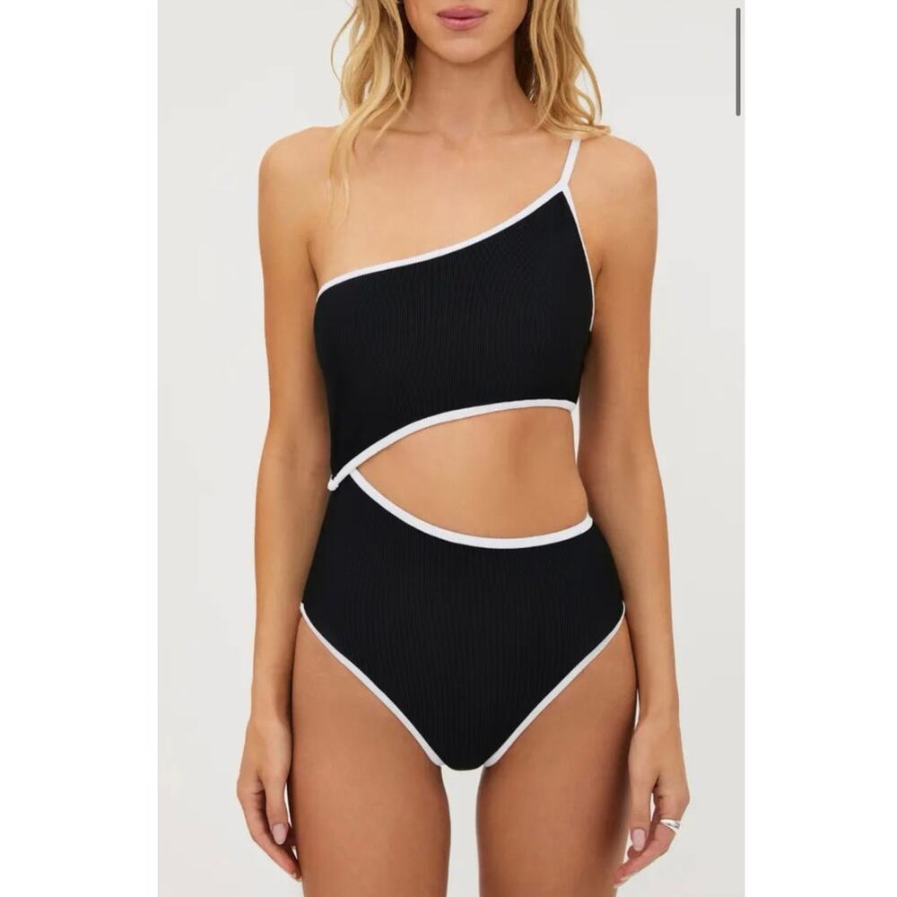 NWOT Beach Riot Liora Colorblock Rib One-Piece
Swimsuit in Black/White SZ L